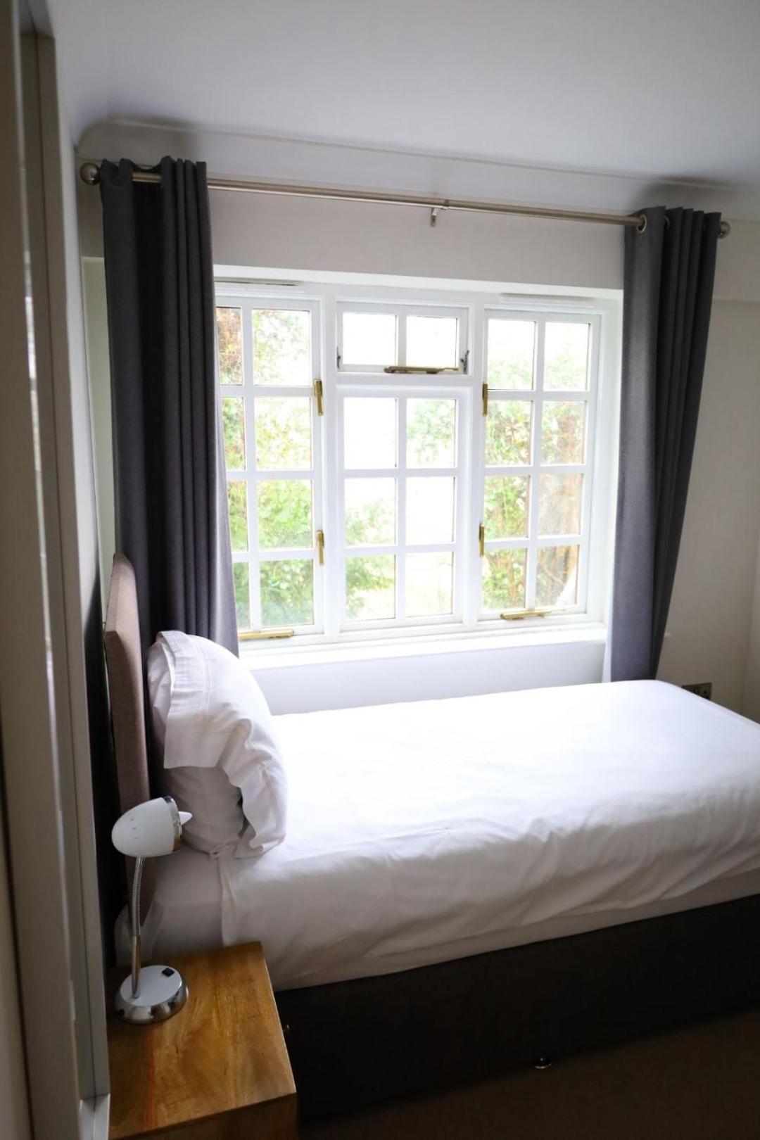 The Eagle House Hotel Launceston Extérieur photo