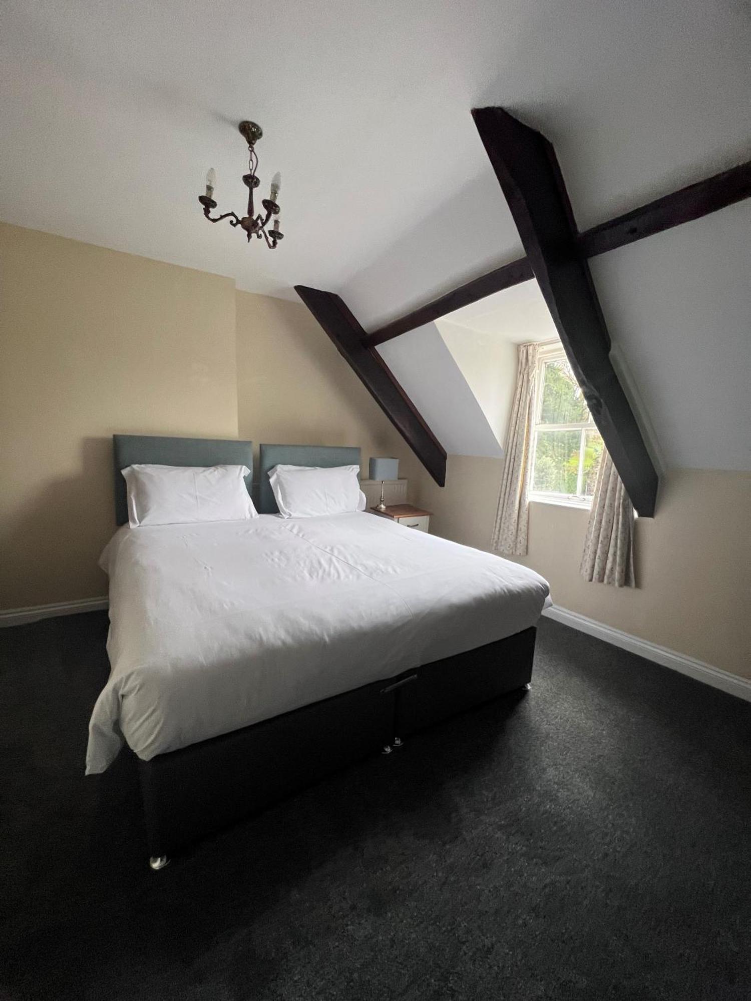 The Eagle House Hotel Launceston Extérieur photo